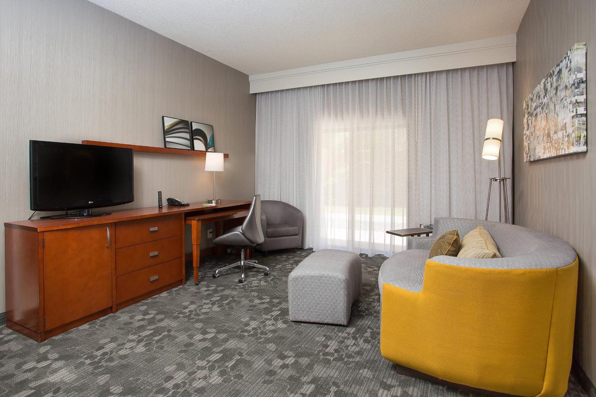 Courtyard By Marriott Boston Westborough Hotel Buitenkant foto